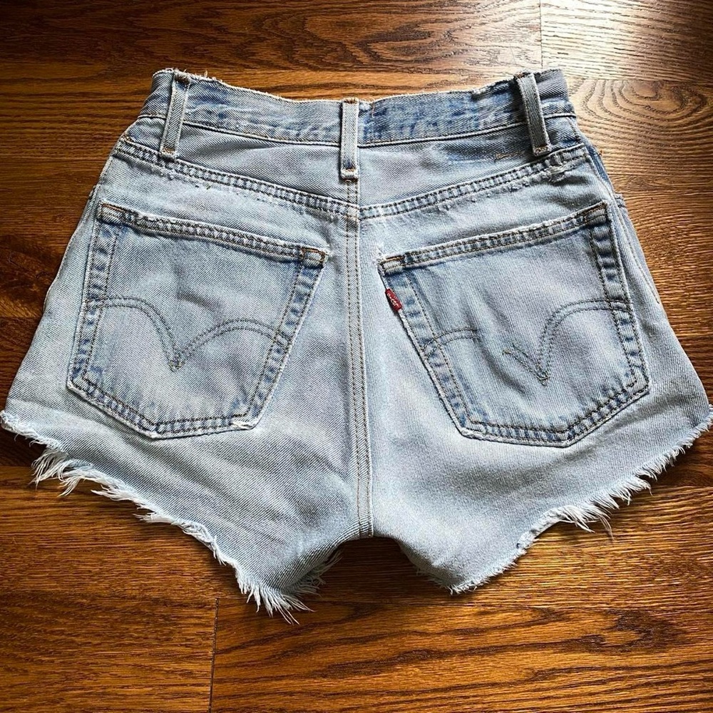 Vintage Levi’s cut off shorts